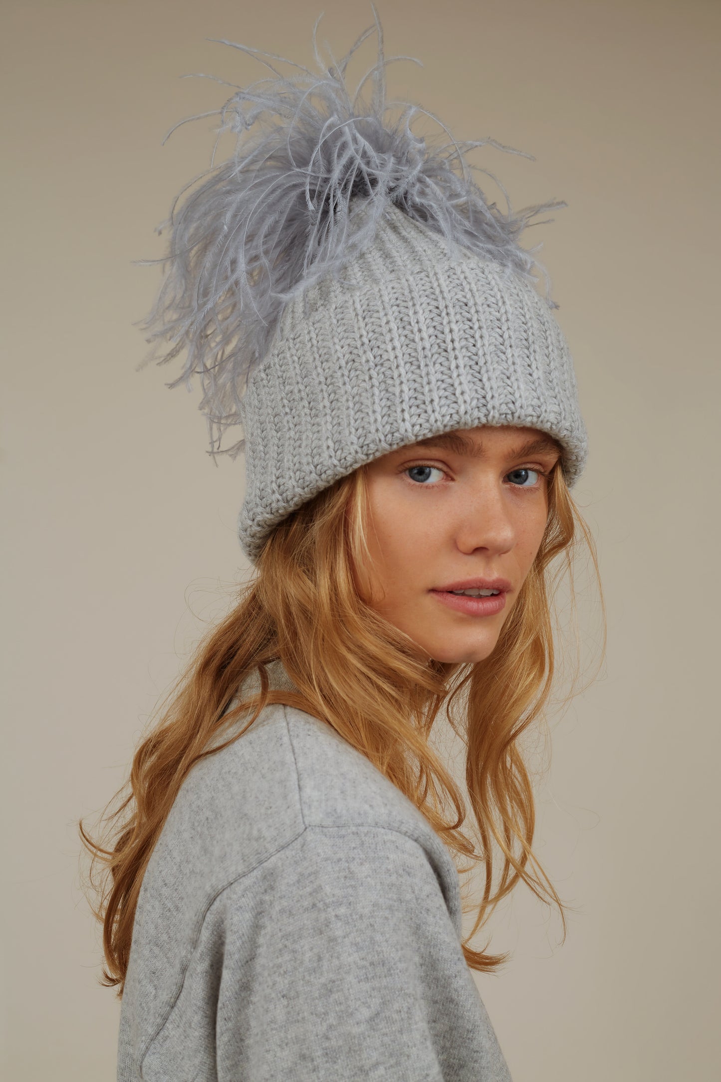 CLOVER FEATHER DECO CASHMERE BEANIE