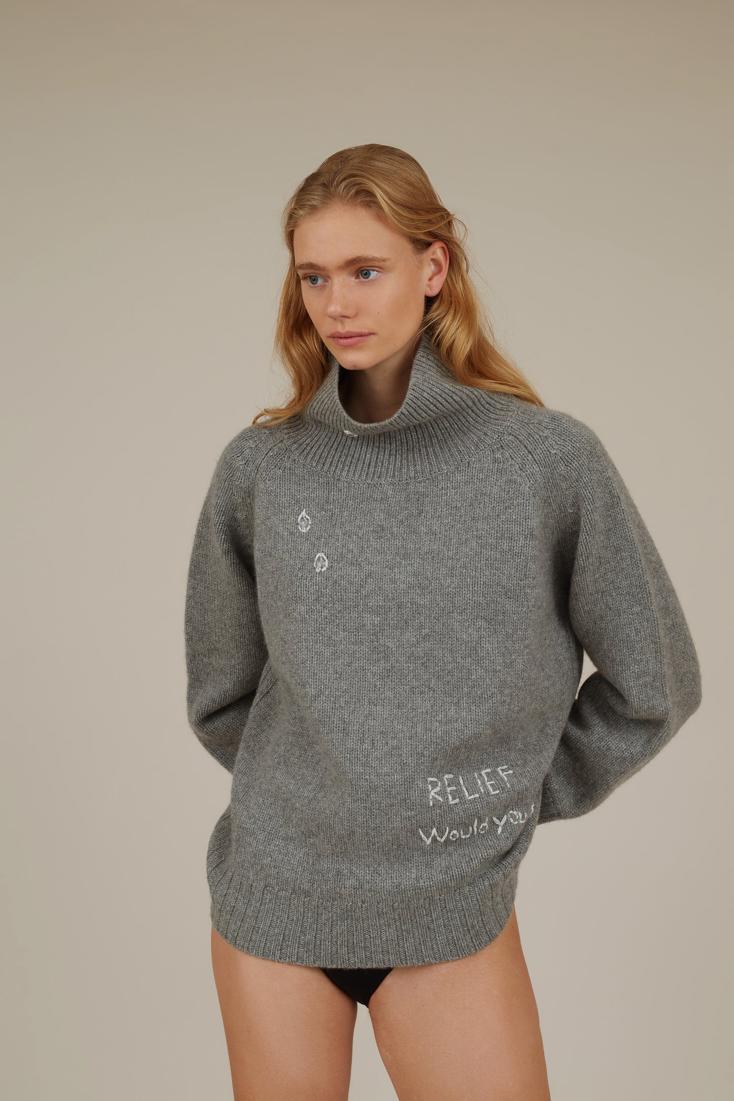 SERAFIN TURTLEECK EMBROIDERY CASHMERE SWEATER